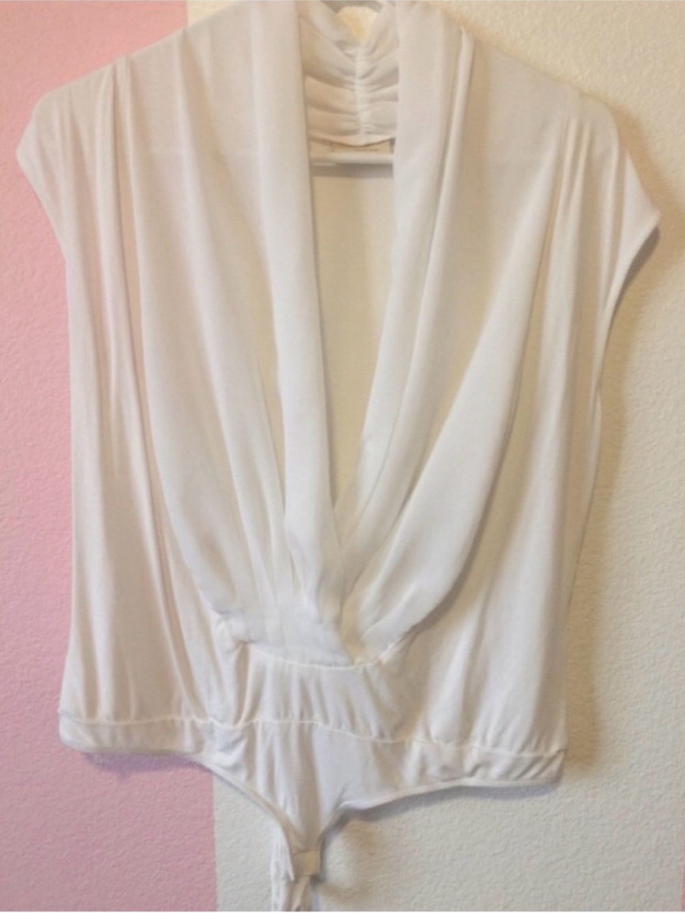 Eva Mendes White Ruched V-Neck Tank - Picture 2 of 5